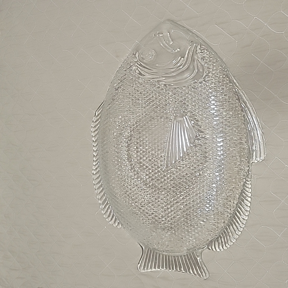Large Clear Glass Fish Shaped Serving Platter - Picture 2 of 8